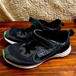 Girls Nike tennis shoes